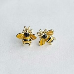 NWT small bumble bee stud earrings enamel in Sterling Silver 14k gold plated 🆕